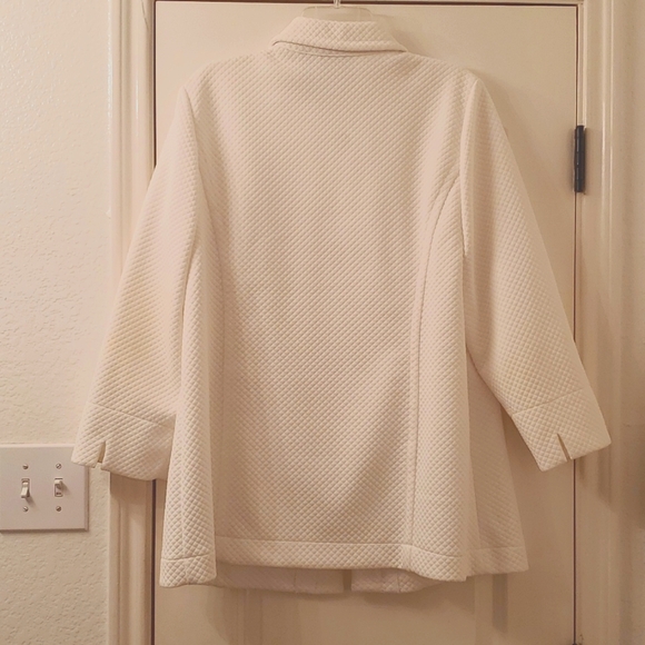 Creamy White Jacket - Picture 5 of 5